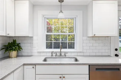 33 Melrose Avenue Barrington RI 02806