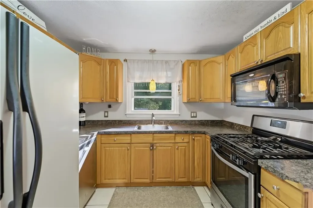 37 Carriage Road Cranston RI 02920