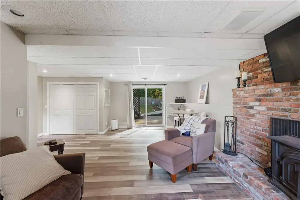 37 Carriage Road Cranston RI 02920