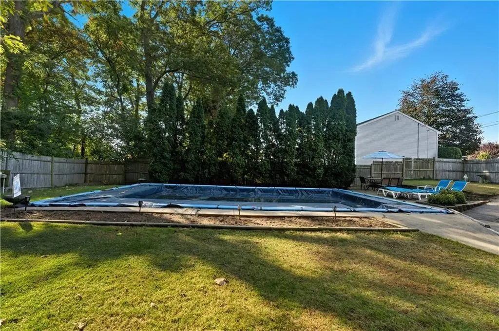 37 Carriage Road Cranston RI 02920