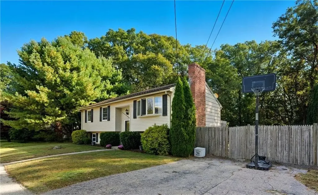 37 Carriage Road Cranston RI 02920