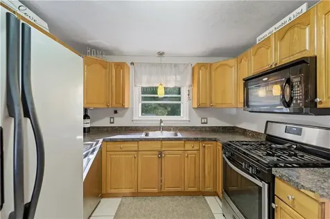 37 Carriage Road Cranston RI 02920