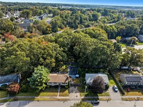 37 Carriage Road Cranston RI 02920