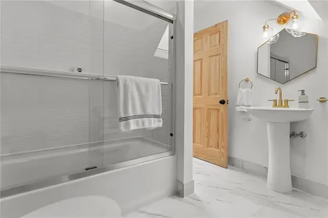 825 Hope Street Bristol RI 02809