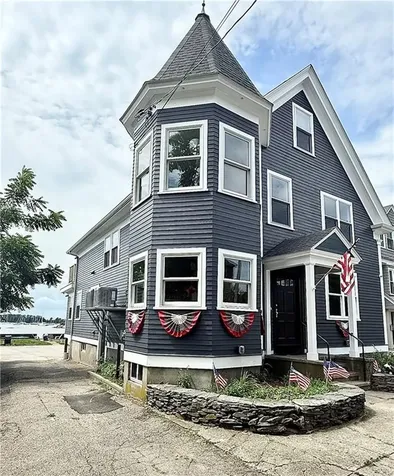 825 Hope Street Bristol RI 02809