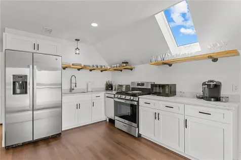 825 Hope Street Bristol RI 02809