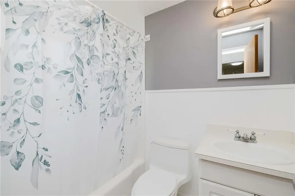 17 Whitaker Avenue East Providence RI 02916