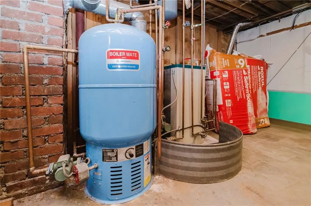 17 Whitaker Avenue East Providence RI 02916