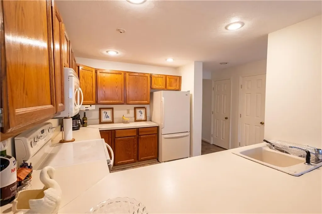 3524 West Shore Road Warwick RI 02886