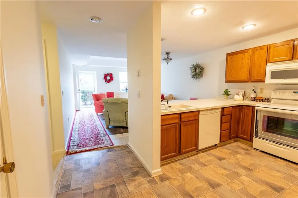 3524 West Shore Road Warwick RI 02886