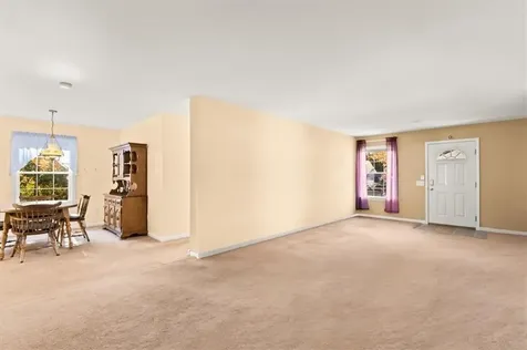 84 Lark Lane Tiverton RI 02878