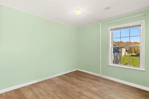 84 Lark Lane Tiverton RI 02878