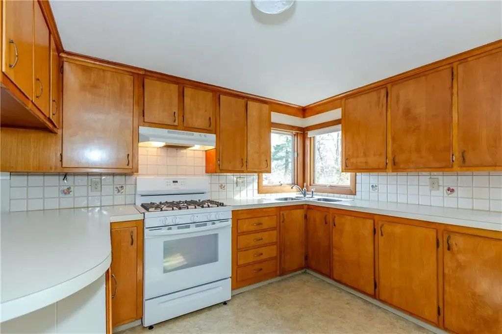 28 Lakeview Drive Smithfield RI 02828