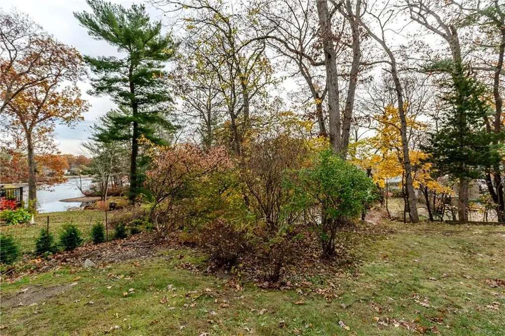 28 Lakeview Drive Smithfield RI 02828