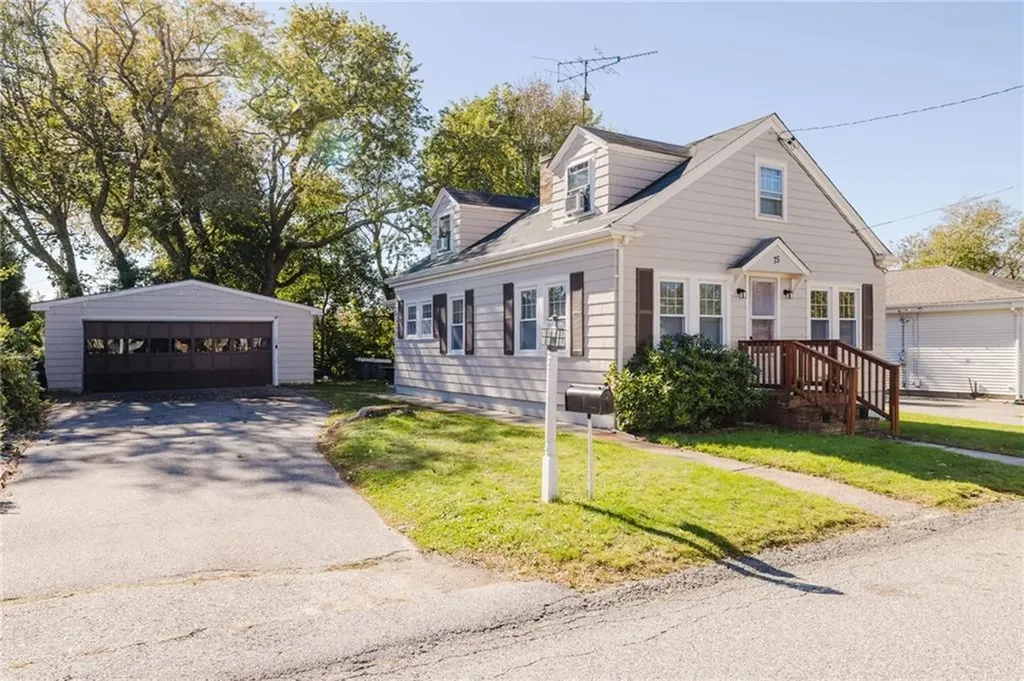 75 Randolph Avenue Tiverton RI 02878