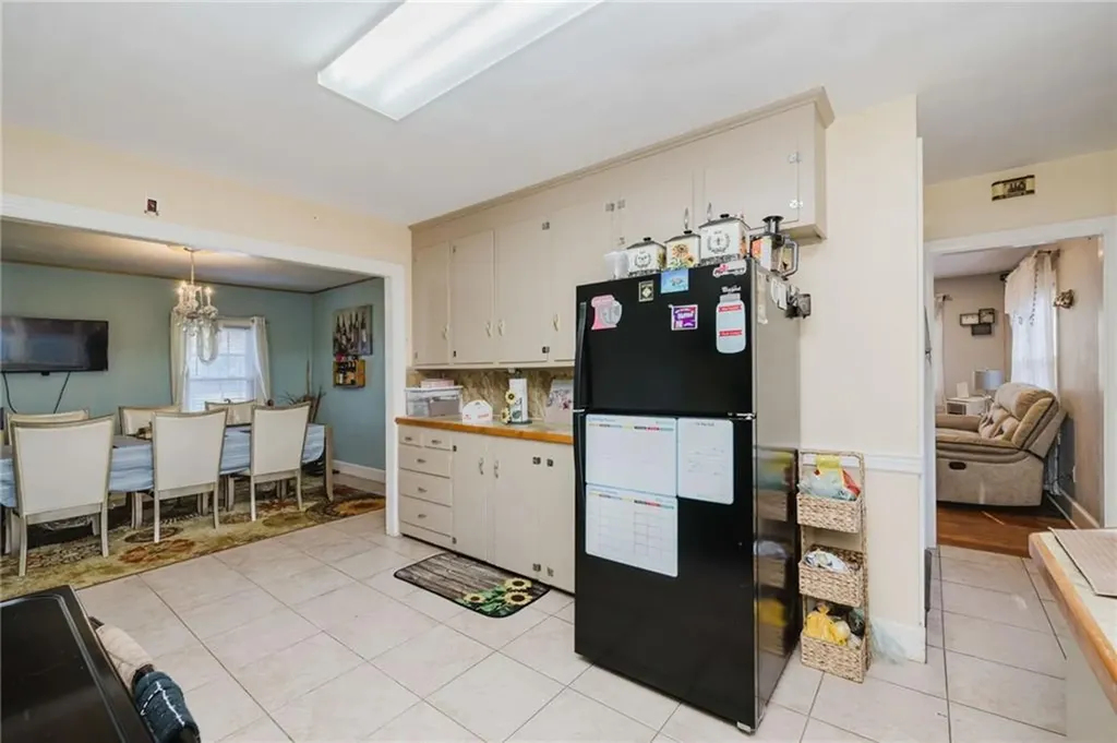 75 Randolph Avenue Tiverton RI 02878