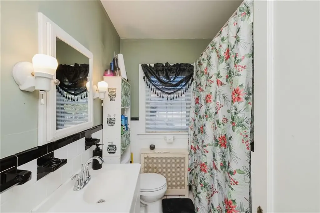 75 Randolph Avenue Tiverton RI 02878