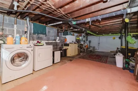 75 Randolph Avenue Tiverton RI 02878