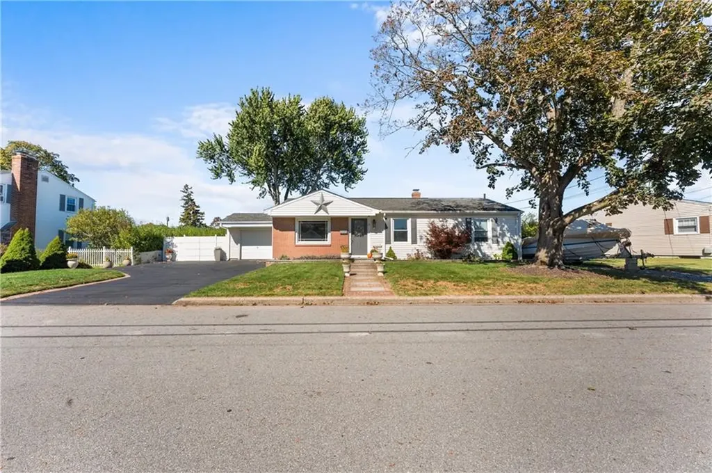 36 Woodbine Street East Providence RI 02915