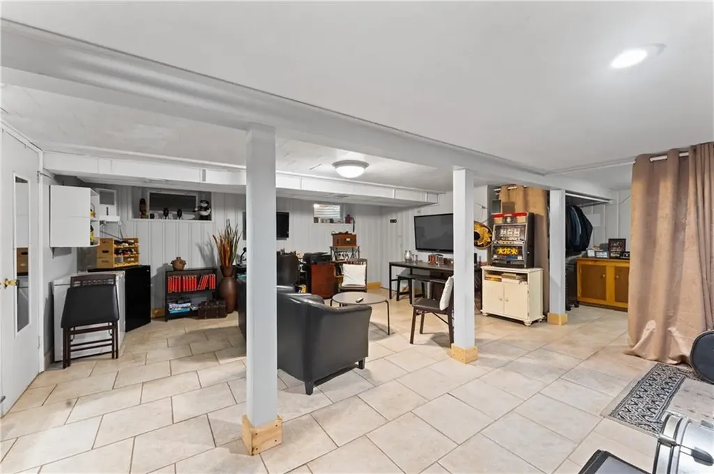 36 Woodbine Street East Providence RI 02915