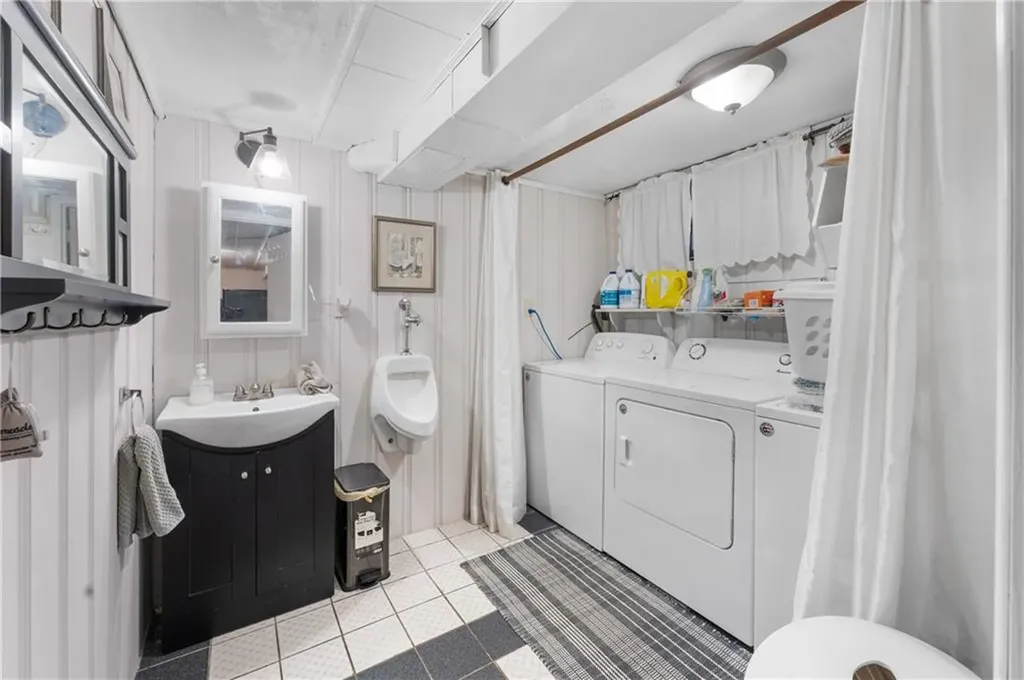 36 Woodbine Street East Providence RI 02915