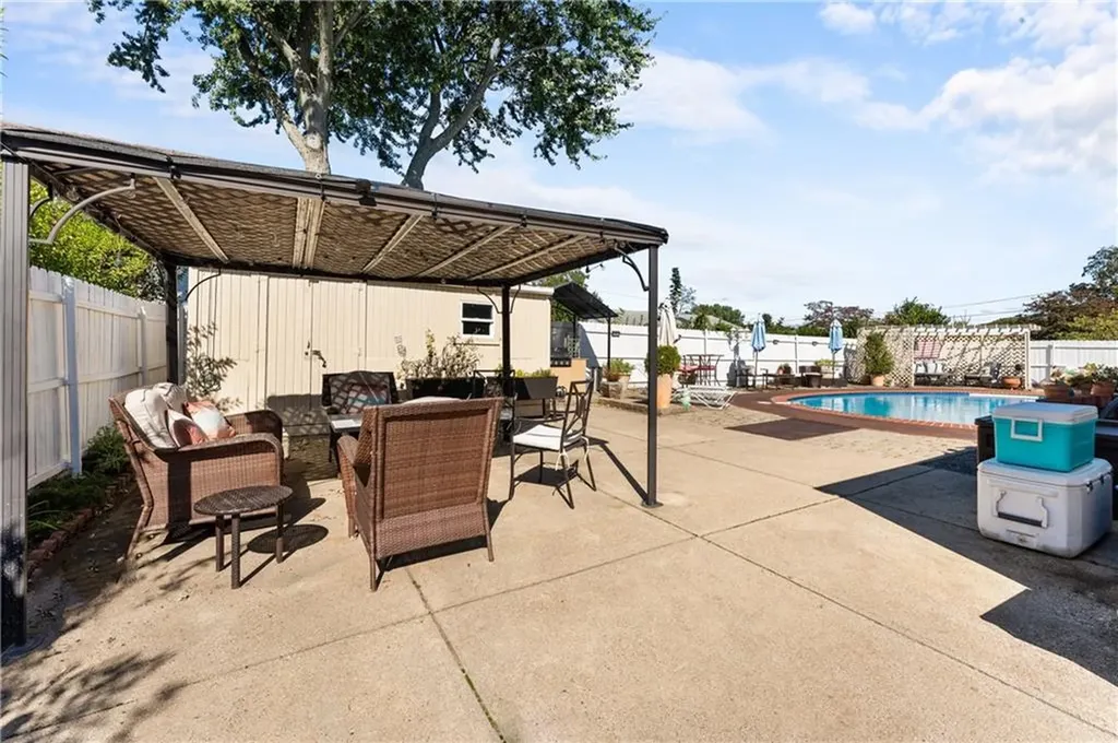 36 Woodbine Street East Providence RI 02915