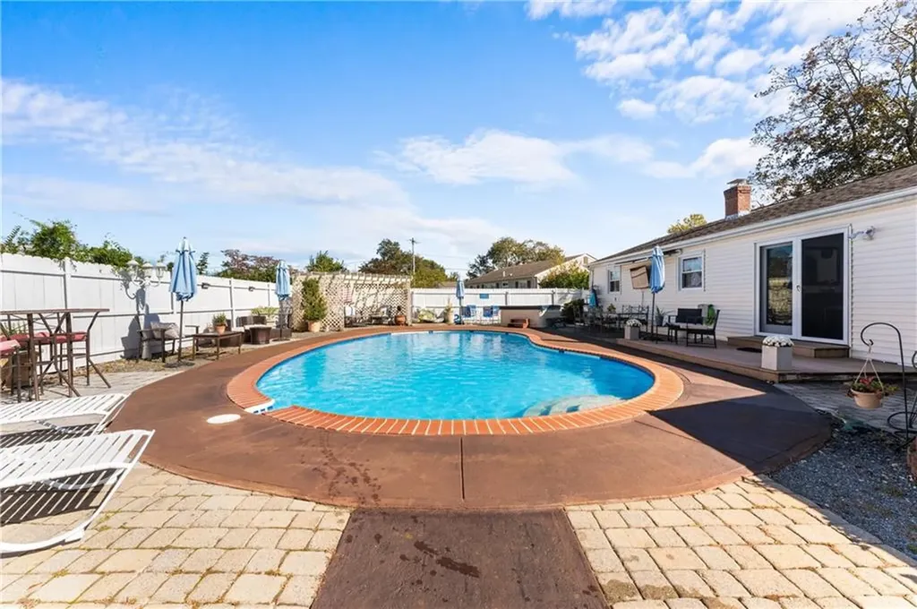 36 Woodbine Street East Providence RI 02915