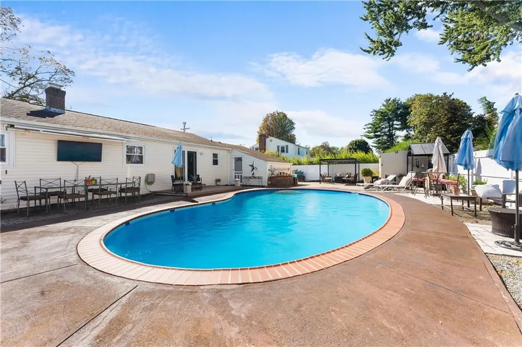 36 Woodbine Street East Providence RI 02915