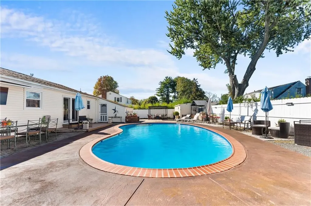 36 Woodbine Street East Providence RI 02915