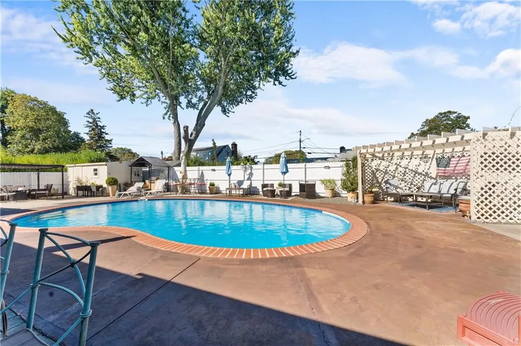 36 Woodbine Street East Providence RI 02915