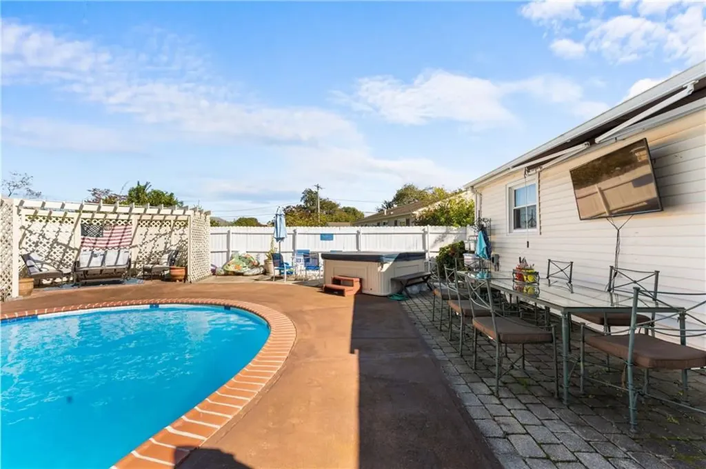 36 Woodbine Street East Providence RI 02915