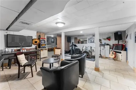 36 Woodbine Street East Providence RI 02915