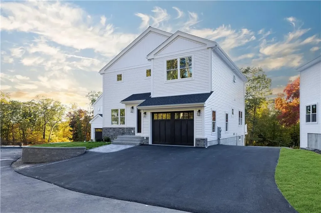 1 Stoneridge Road Smithfield RI 02917