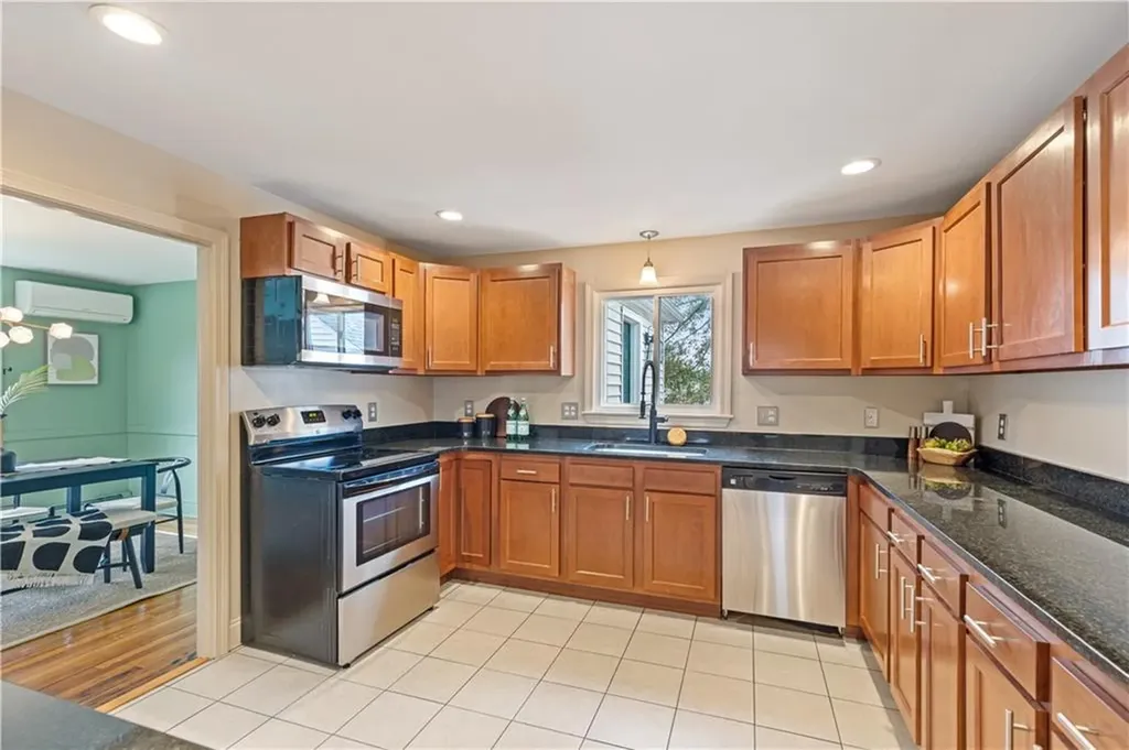 96 Woodbine Street Providence RI 02906