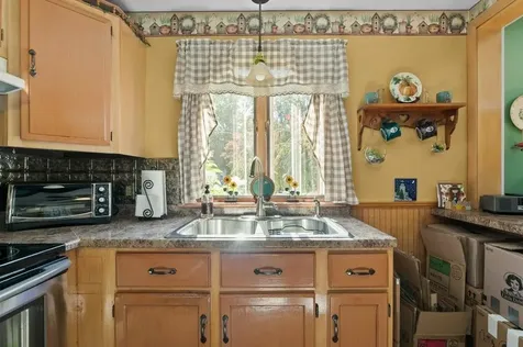 102 Hayden Avenue Tiverton RI 02878