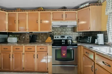 102 Hayden Avenue Tiverton RI 02878