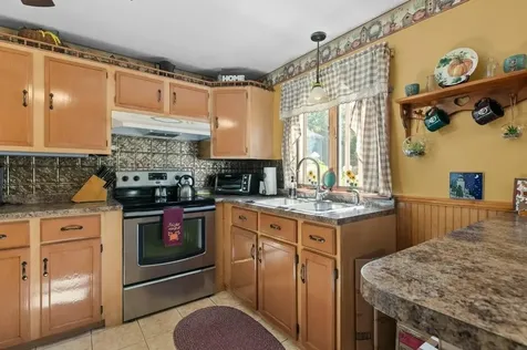 102 Hayden Avenue Tiverton RI 02878