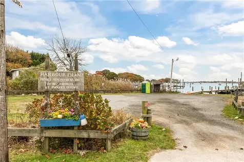 103 Cedar Island Road Narragansett RI 02882
