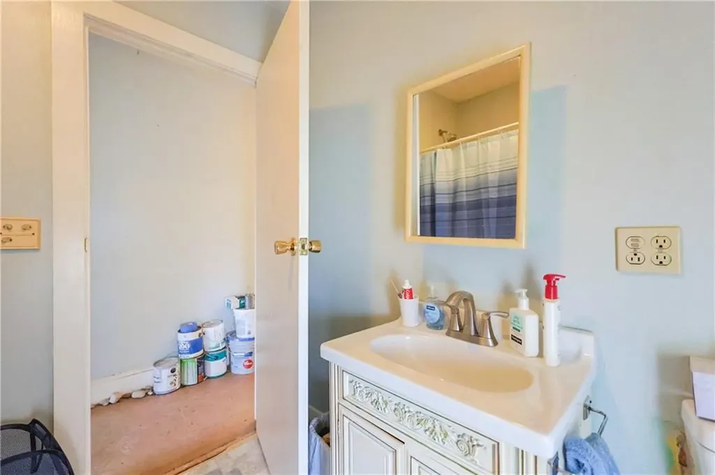 418 River Road Lincoln RI 02865