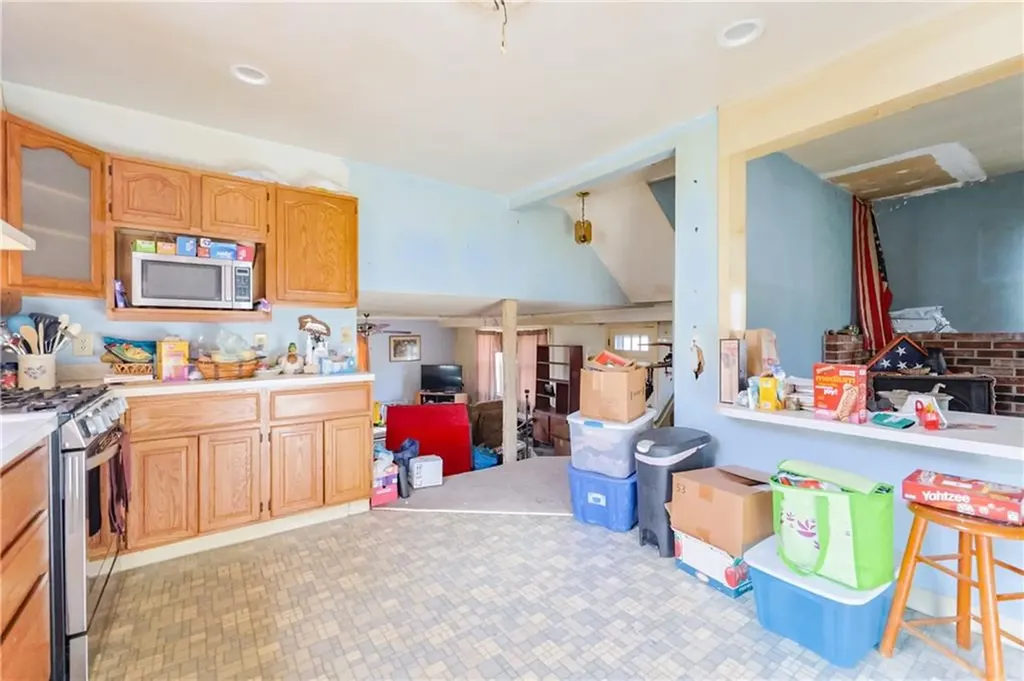 418 River Road Lincoln RI 02865
