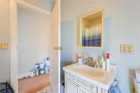 418 River Road Lincoln RI 02865