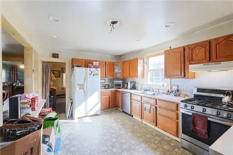 418 River Road Lincoln RI 02865