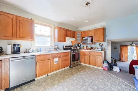 418 River Road Lincoln RI 02865