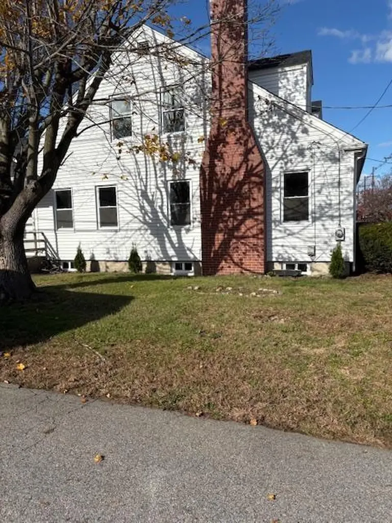 62 York Avenue Pawtucket RI 02860