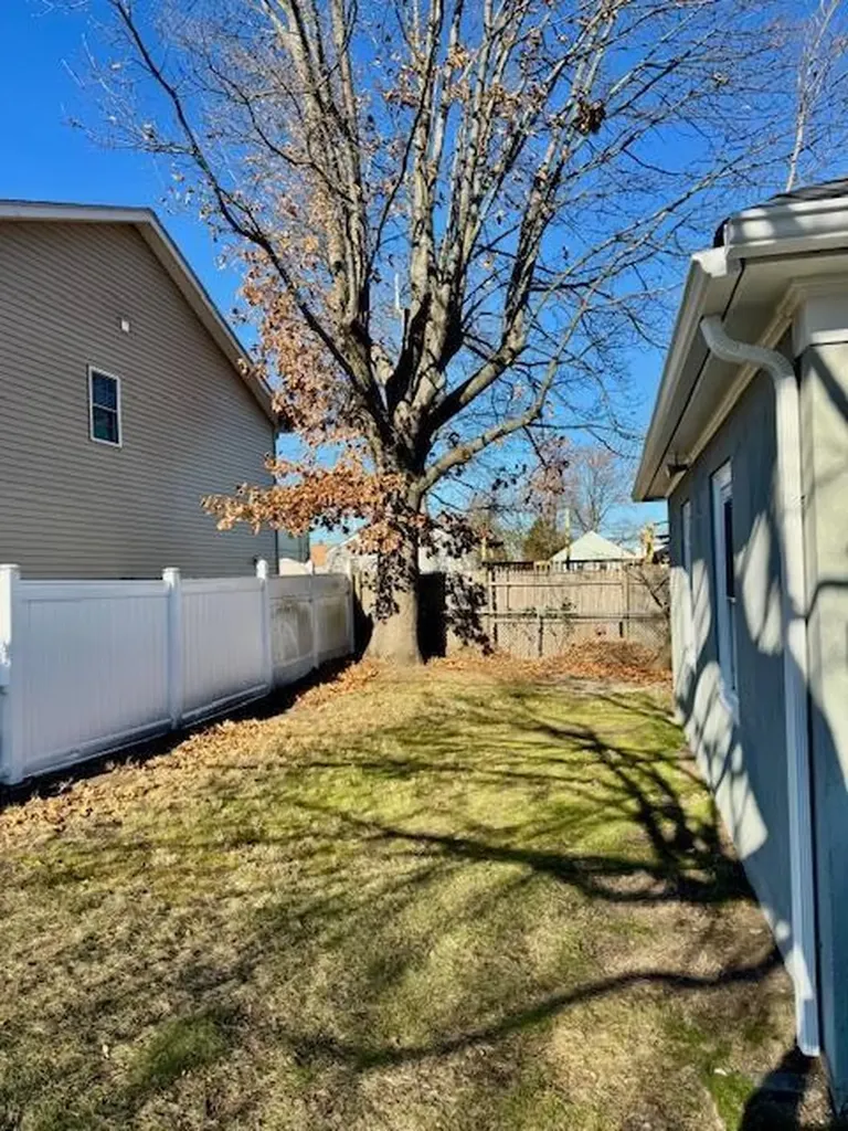 62 York Avenue Pawtucket RI 02860