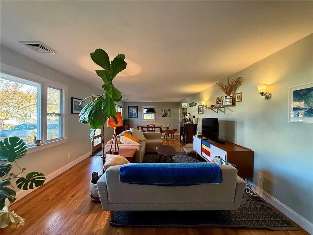 11 Holmes Street Westerly RI 02891