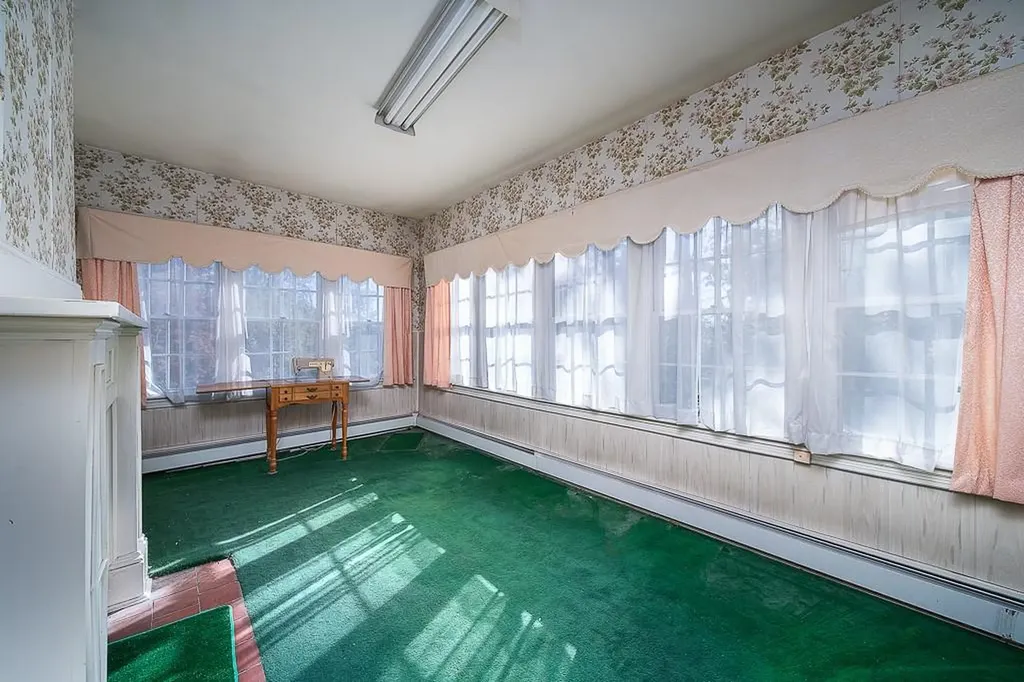 30 White Rock Road Warwick RI 02889