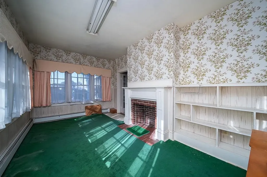 30 White Rock Road Warwick RI 02889