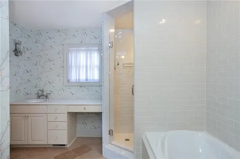 63 Coggeshall Avenue Newport RI 02840