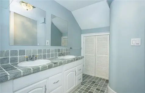 63 Coggeshall Avenue Newport RI 02840